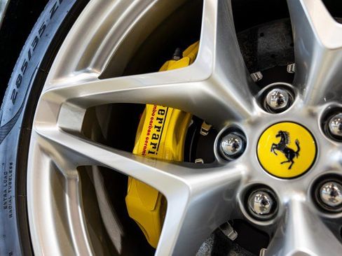 Used 2024 Ferrari Roma RWD image 18