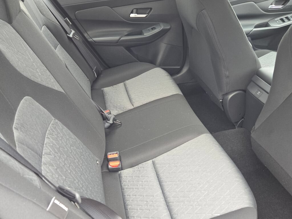 Used 2026 Nissan Sentra SV w/ SV Convenience Package FWD image 10