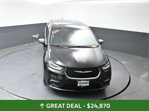 Used 2023 Chrysler Pacifica Limited FWD image 47