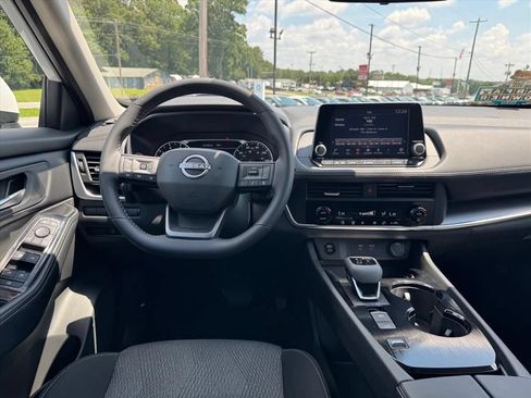 Certified 2026 Nissan Rogue SV FWD image 14