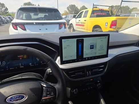 Used 2025 Ford Escape Platinum AWD/4WD image 3
