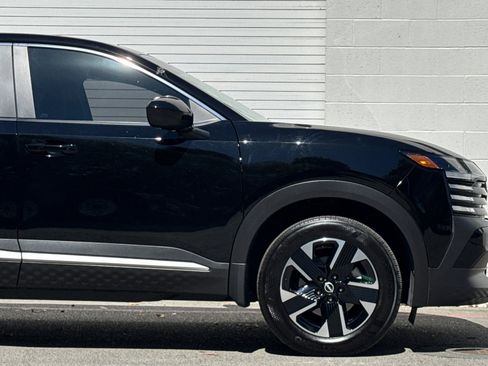 Used 2025 Nissan Kicks SV AWD/4WD image 34