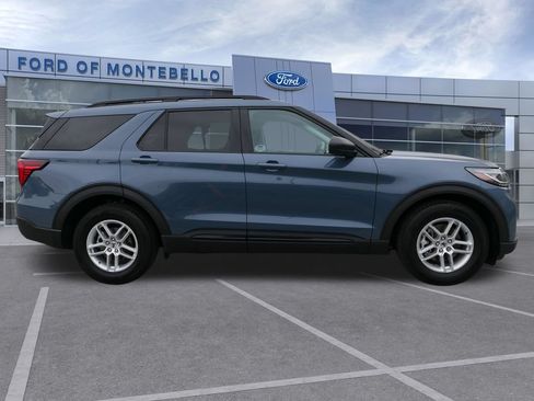 Used 2026 Ford Explorer Active w/ Active Comfort Package RWD image 2