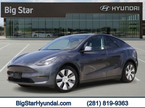 Used 2023 Tesla Model Y Long Range AWD/4WD image 1