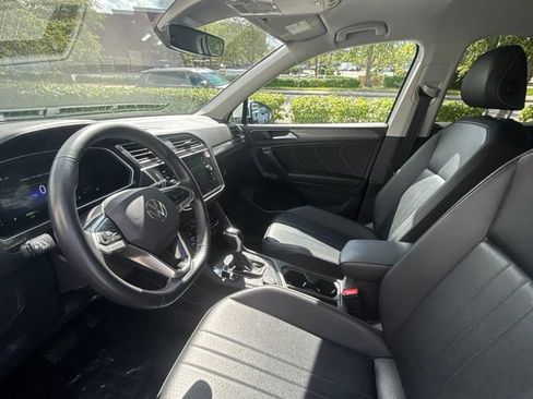 Used 2024 Volkswagen Tiguan SE AWD/4WD image 11