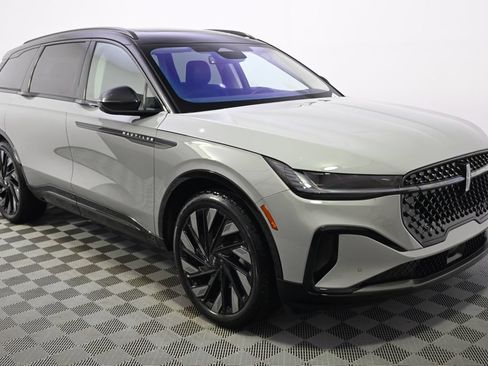 New 2026 Lincoln Nautilus Reserve w/ Jet Appearance Package AWD/4WD image 8
