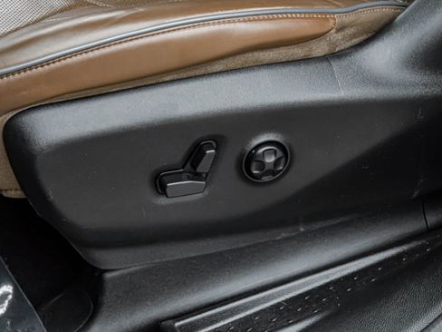 Used 2018 Chrysler Pacifica Limited image 40