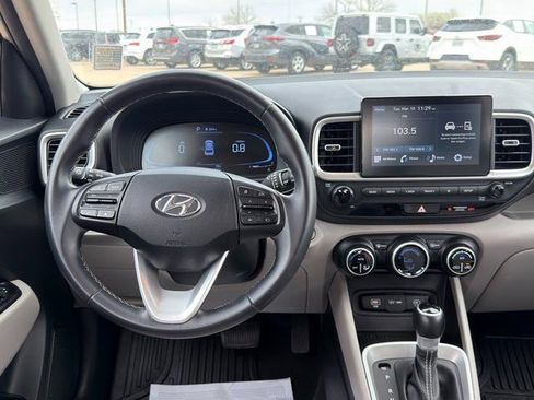Used 2024 Hyundai Venue SEL image 23