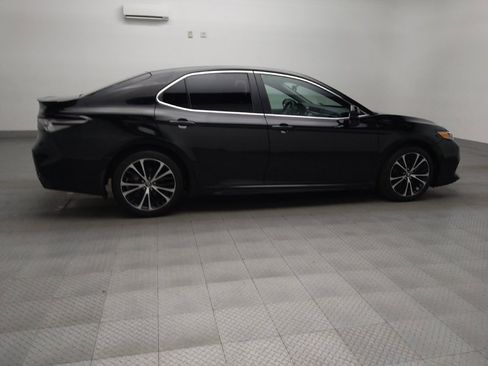Used 2018 Toyota Camry SE w/ Moonroof Package image 10