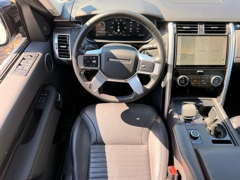 Used 2024 Land Rover Discovery S AWD/4WD image 13