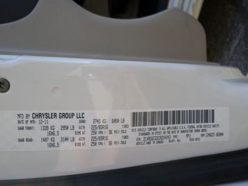 Used 2012 Dodge Grand Caravan SXT image 29