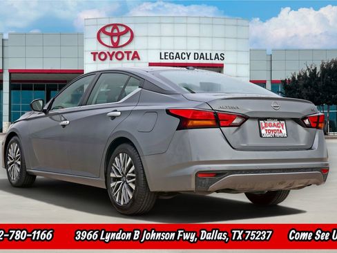 Used 2024 Nissan Altima 2.5 SV FWD image 7