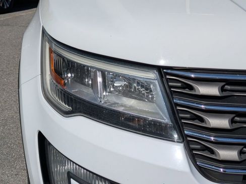 Used 2016 Ford Explorer XLT w/ Equipment Group 202A image 10