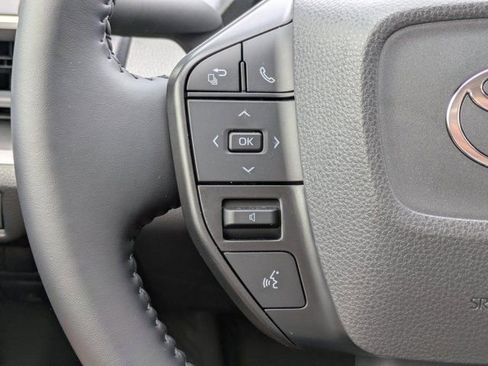 Used 2025 Toyota Prius LE image 20