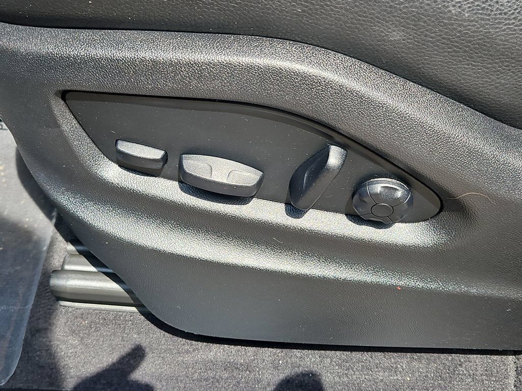 Certified 2024 Porsche Cayenne AWD/4WD image 28
