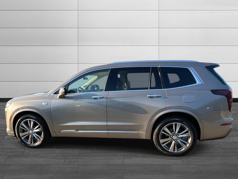 Used 2022 Cadillac XT6 Premium Luxury FWD image 2