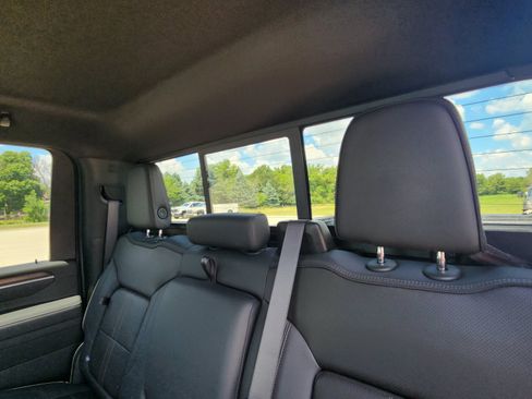 Used 2025 Chevrolet Silverado 2500 High Country w/ Technology Package AWD/4WD image 11