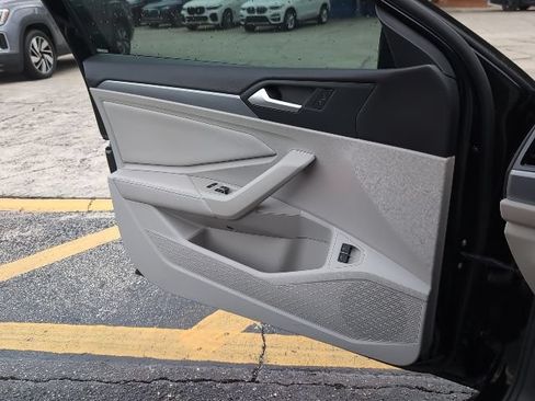 Used 2023 Volkswagen Jetta SE w/ Panoramic Sunroof Package FWD image 25
