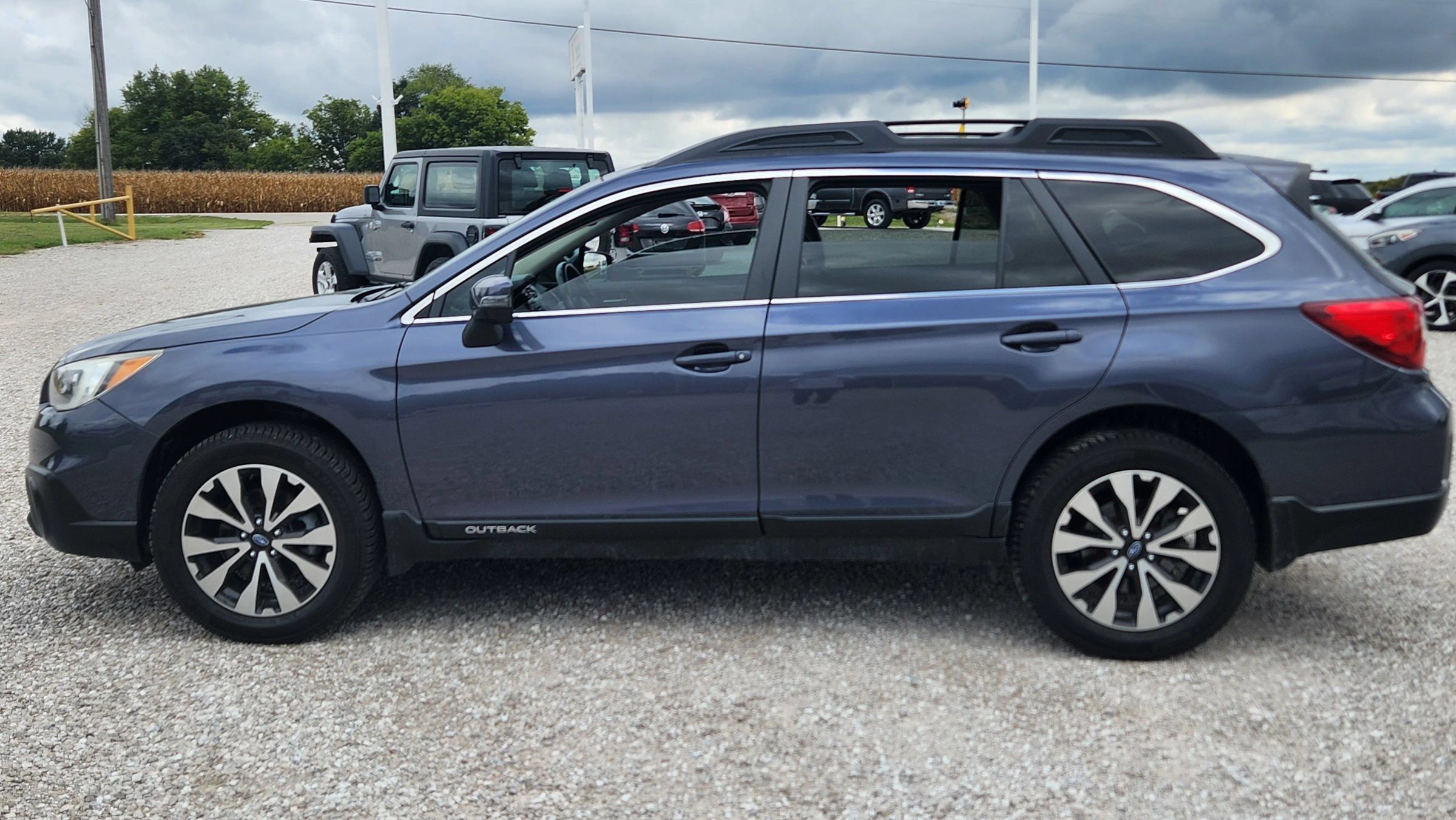 Used 2017 Subaru Outback 2.5i Limited w/ Popular Package #5 AWD/4WD image 7