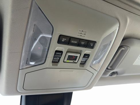 Used 2020 Toyota RAV4 XLE Premium image 31