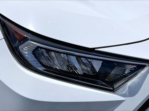 Certified 2020 Toyota RAV4 XLE w/ Convenience Package FWD image 27