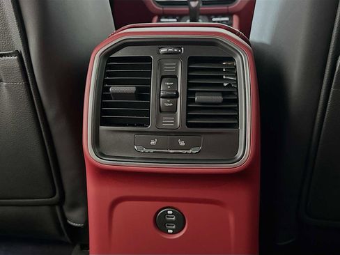 Certified 2025 Porsche Macan image 26