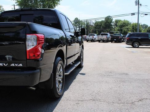 Used 2019 Nissan Titan SV w/ SV Convenience Package AWD/4WD image 37