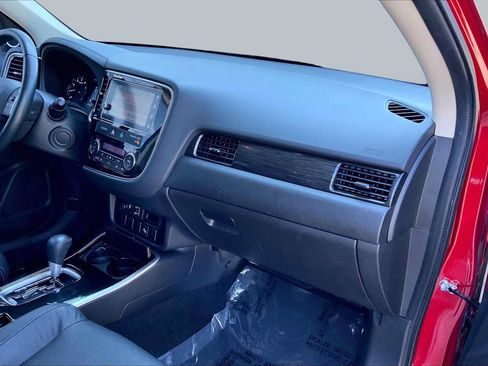 Used 2017 Mitsubishi Outlander SEL AWD/4WD image 19