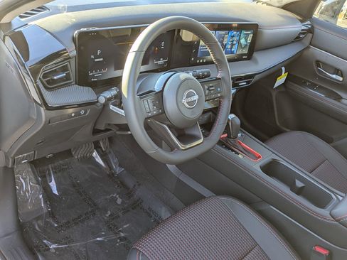 New 2026 Nissan Kicks SR FWD image 2