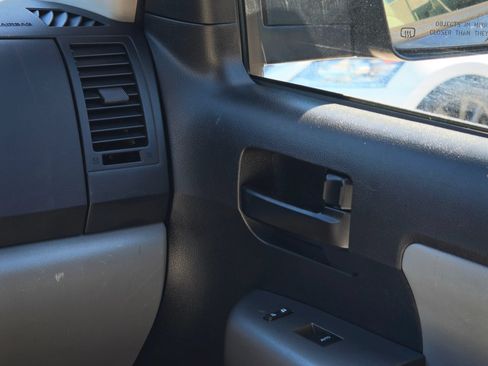 Used 2010 Toyota Sequoia SR5 AWD/4WD image 28