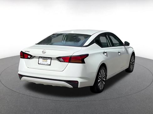 Used 2025 Nissan Altima 2.5 SV FWD image 14