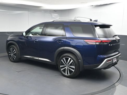 Certified 2025 Nissan Pathfinder Platinum FWD image 5