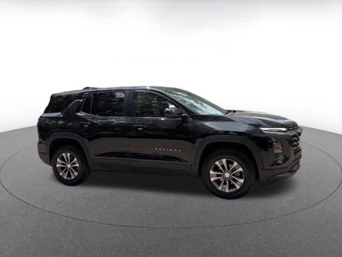 Used 2025 Chevrolet Equinox LT FWD image 2