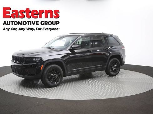 Used 2025 Jeep Grand Cherokee Altitude AWD/4WD image 57
