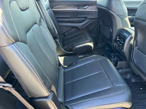 Used 2025 Jeep Grand Cherokee L Limited w/ Black Appearance Package image 9