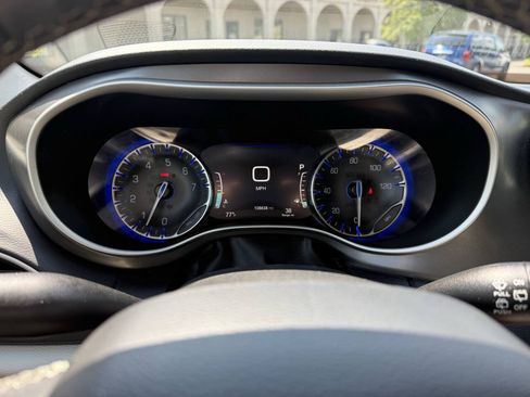 Used 2022 Chrysler Pacifica Touring-L FWD image 8