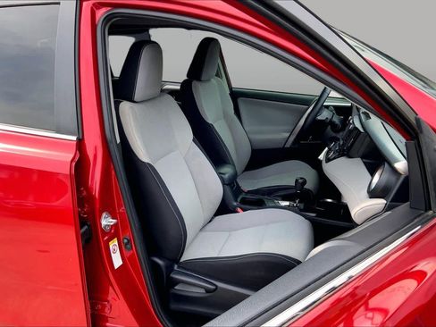 Used 2016 Toyota RAV4 XLE FWD image 9