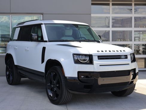 New 2026 Land Rover Defender 110 X-Dynamic SE image 3