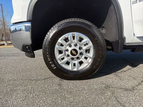 Used 2025 Chevrolet Silverado 2500 LT w/ Convenience Package image 24