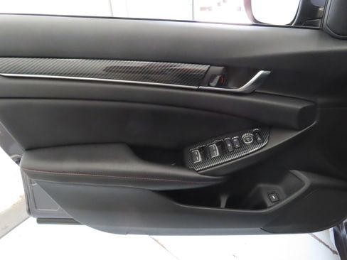 Used 2018 Honda Accord Sport image 10