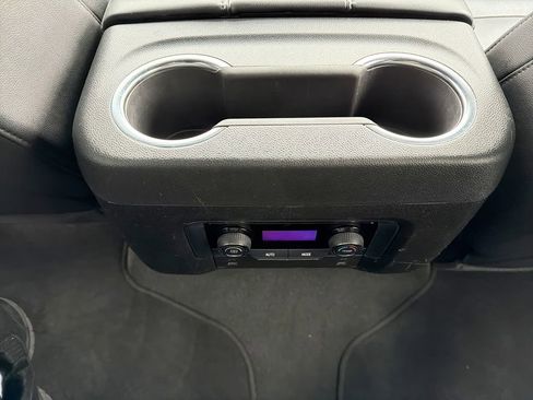 Used 2025 Chevrolet Suburban LT image 32