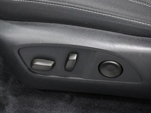 Used 2025 Chevrolet Traverse LT AWD/4WD image 24
