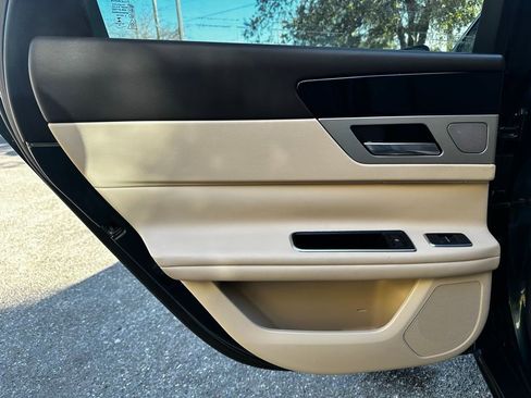 Used 2017 Jaguar XF Premium image 32