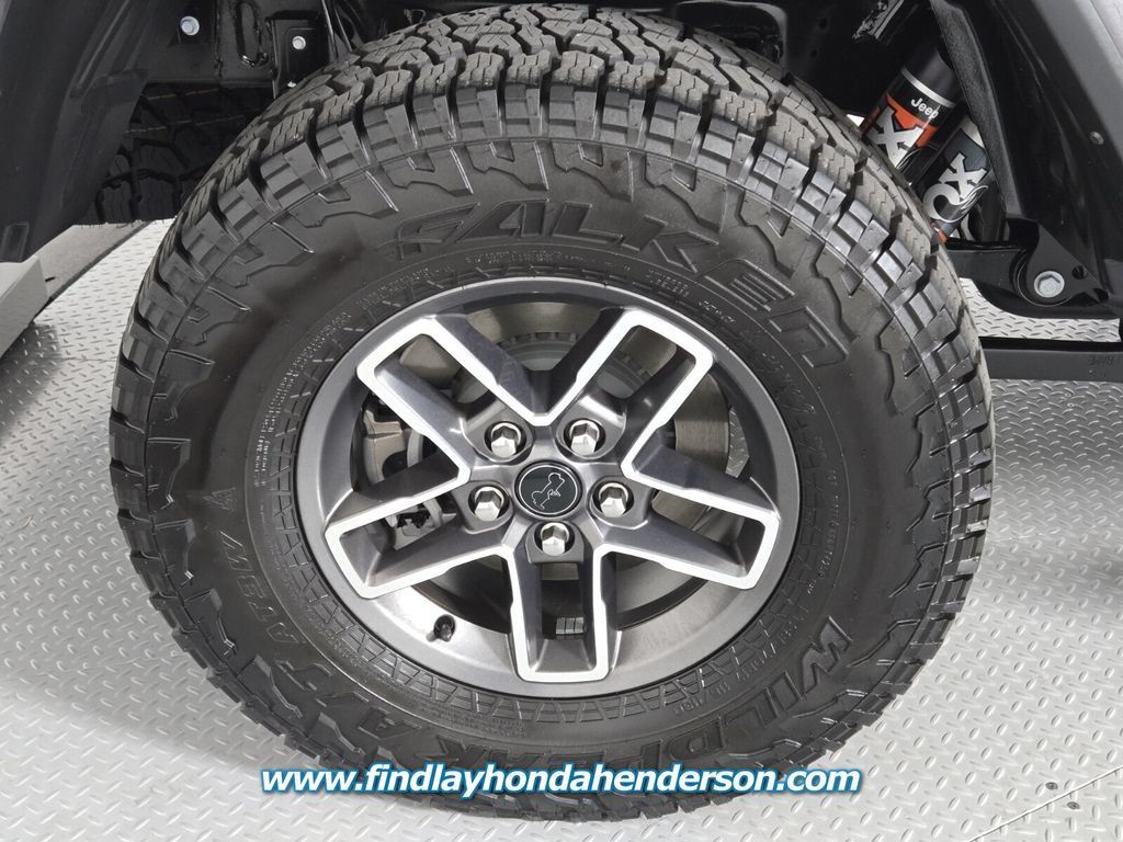 Used 2025 Jeep Gladiator Mojave AWD/4WD image 11