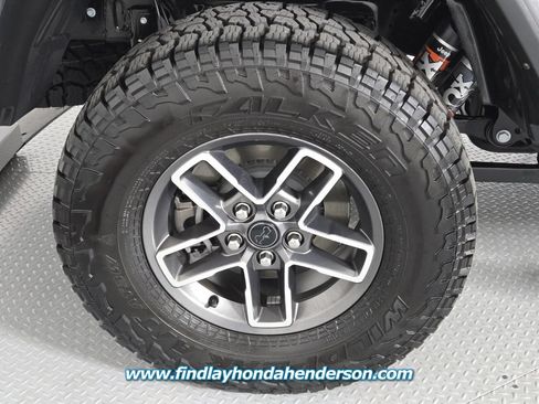 Used 2025 Jeep Gladiator Mojave AWD/4WD image 11