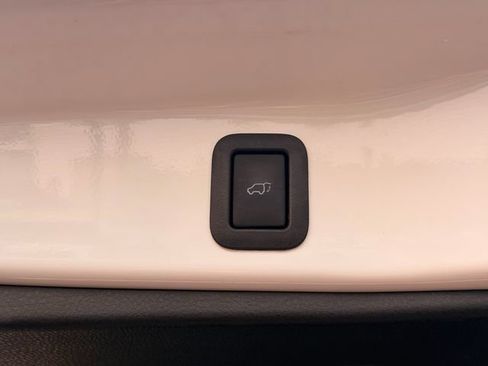 Used 2017 Toyota Highlander Limited Platinum AWD/4WD image 34