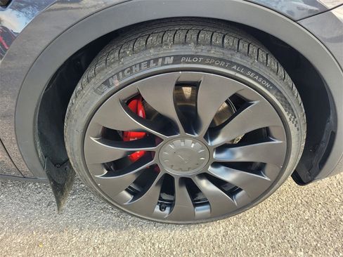 Used 2022 Tesla Model Y Performance image 9