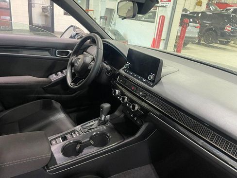 Used 2025 Honda Civic Sport image 2