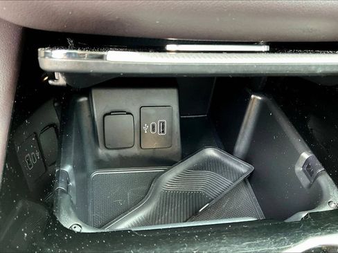 Used 2025 Ford Explorer Platinum RWD image 18