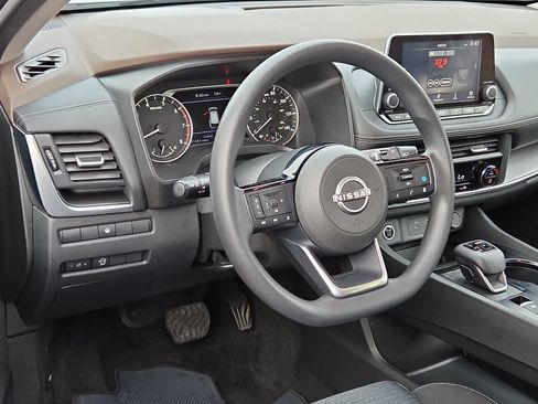 Used 2023 Nissan Rogue SV FWD image 10